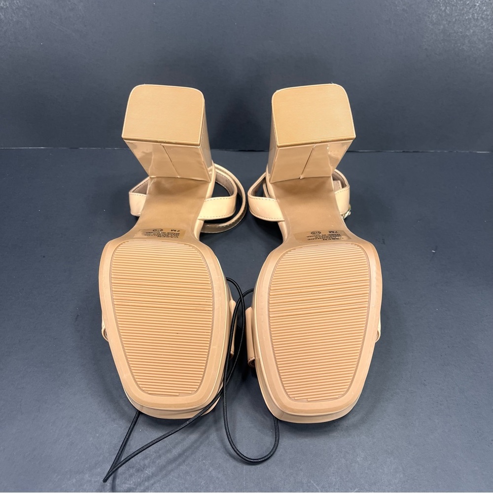 Womens Nude Tan Patent Platform Block Heel Sandals Beige size 7 new in box - Picture 6 of 8